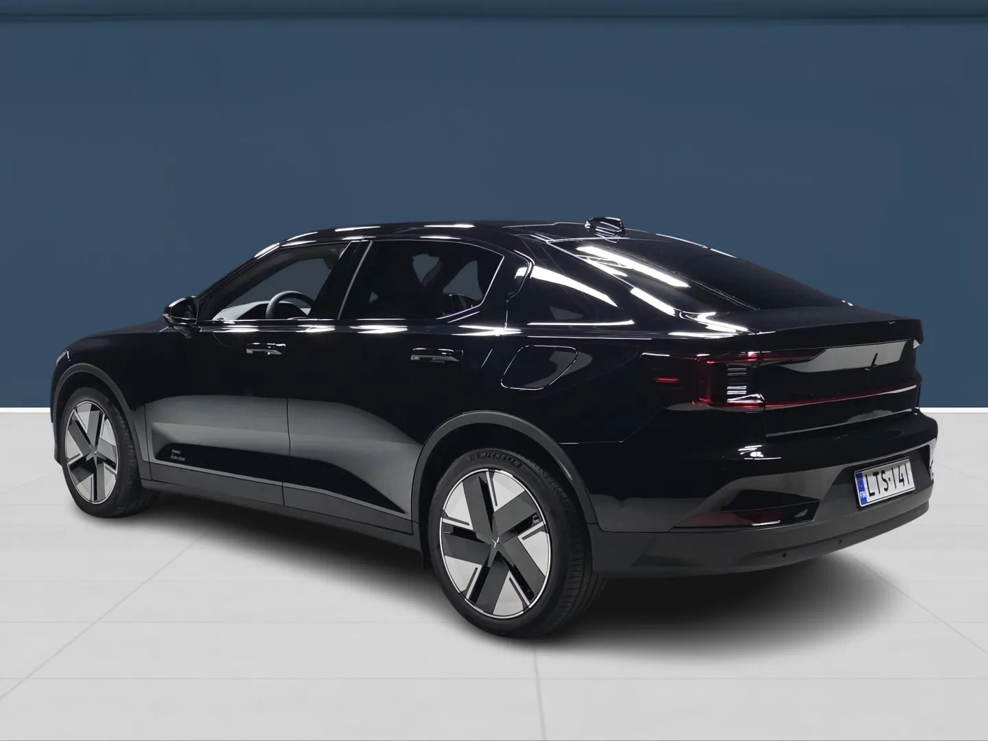 Autokuva 6 - LTS-141