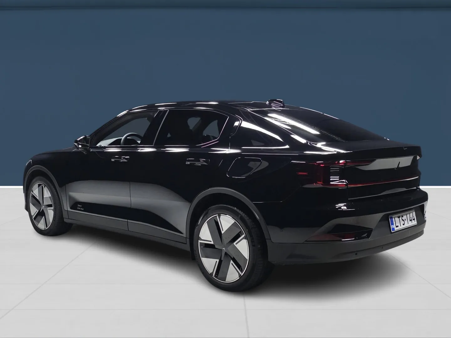 Autokuva 6 - LTS-144