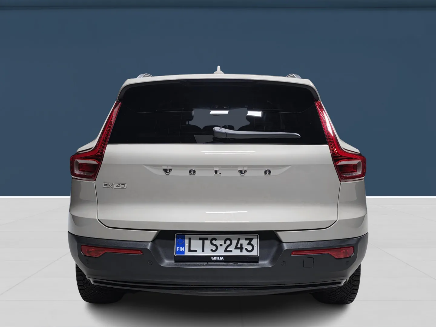 Autokuva 5 - LTS-243