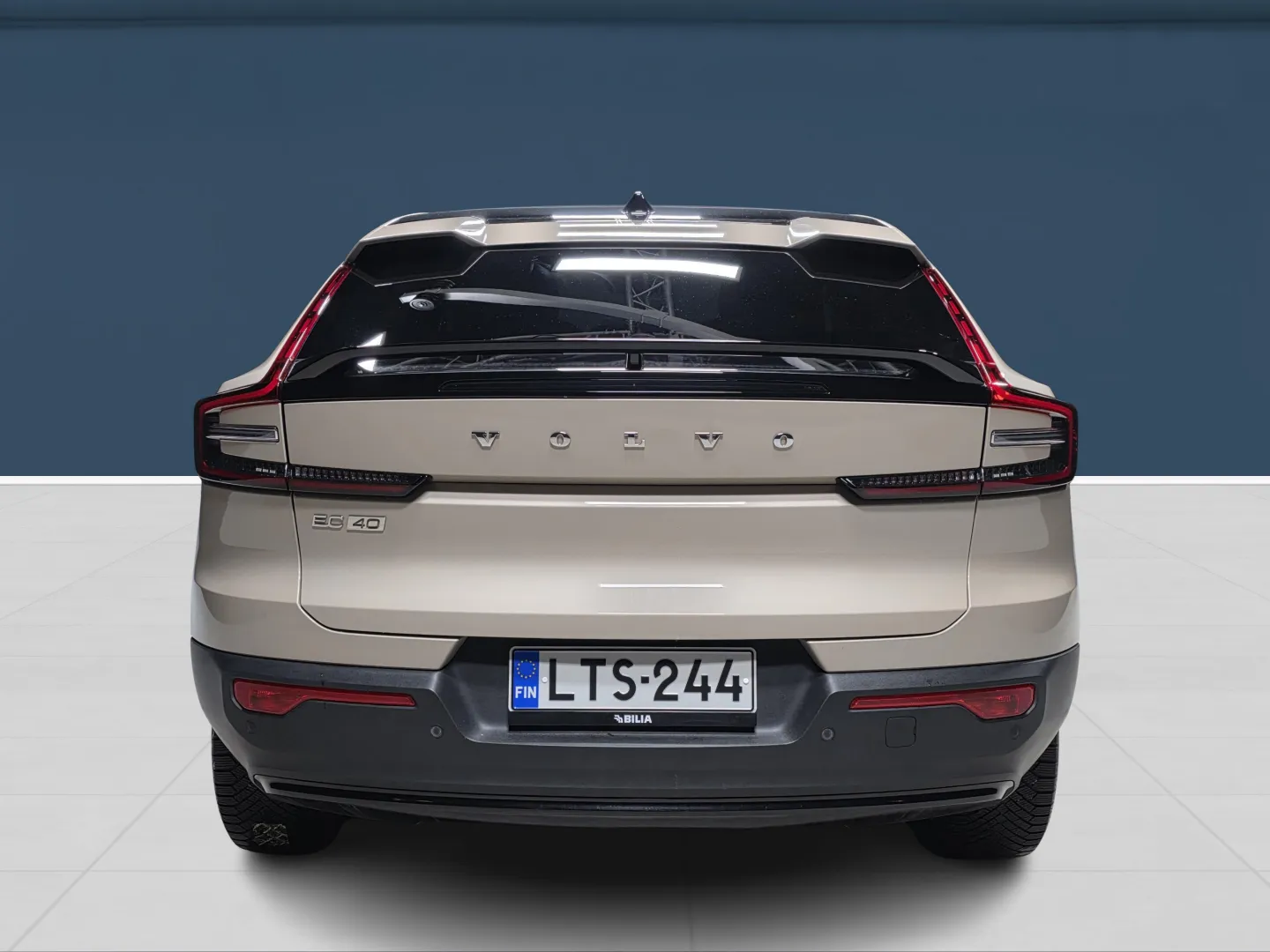 Autokuva 5 - LTS-244
