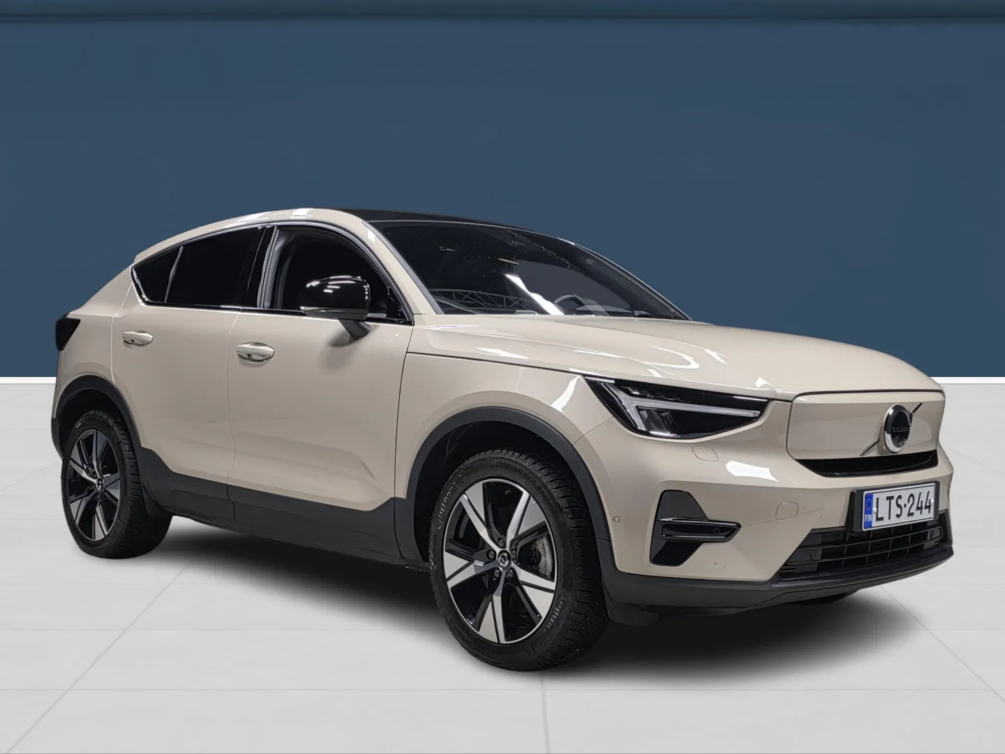 Autokuva 3 - LTS-244