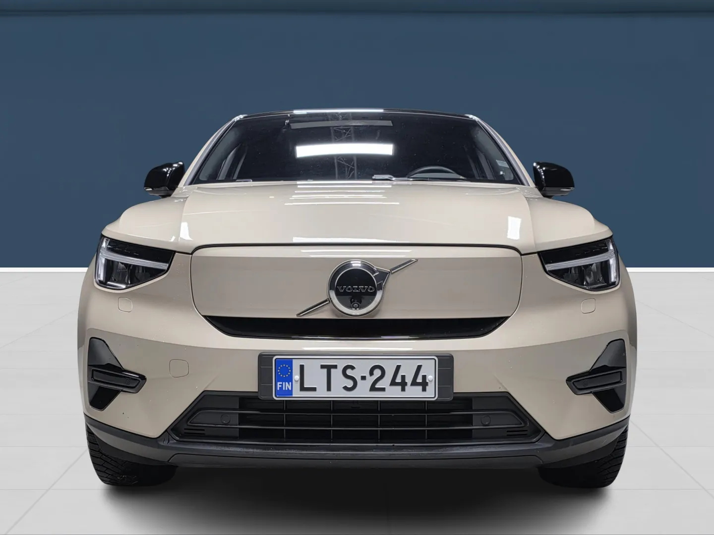 Autokuva 2 - LTS-244