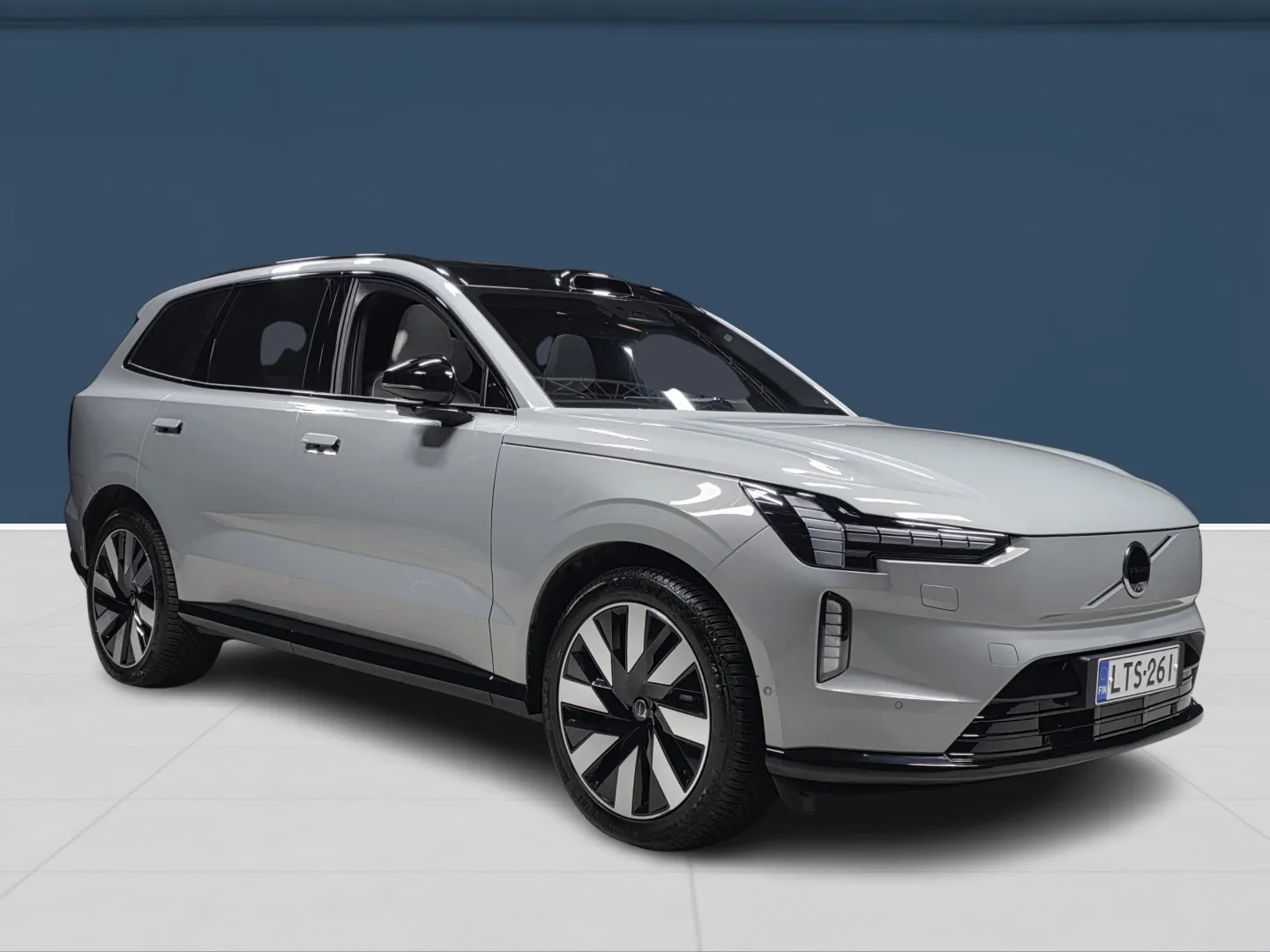 Autokuva 3 - LTS-261