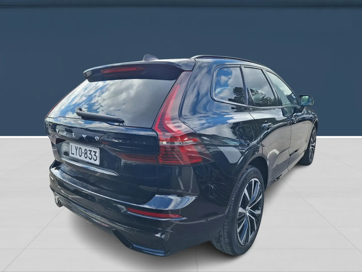 Autokuva 3 - LYO-833