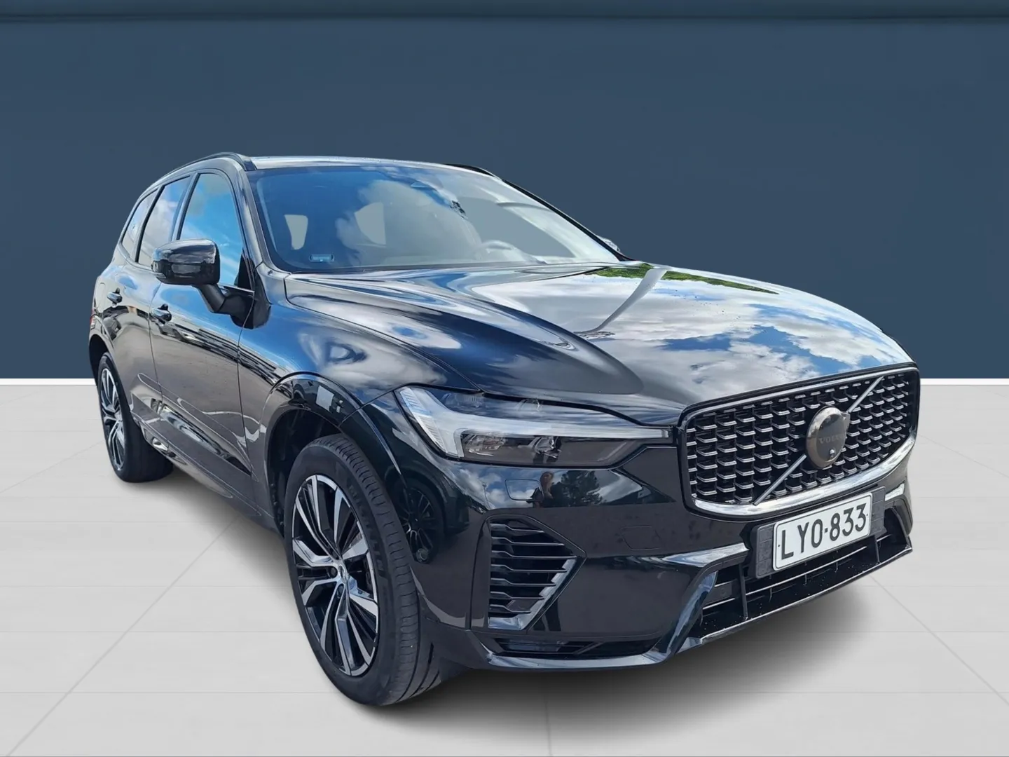 Autokuva 2 - LYO-833