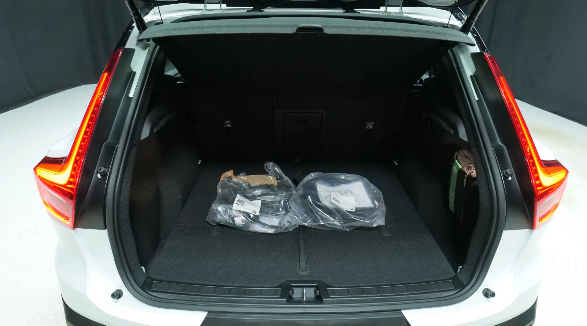 Autokuva 17 - MNA-323