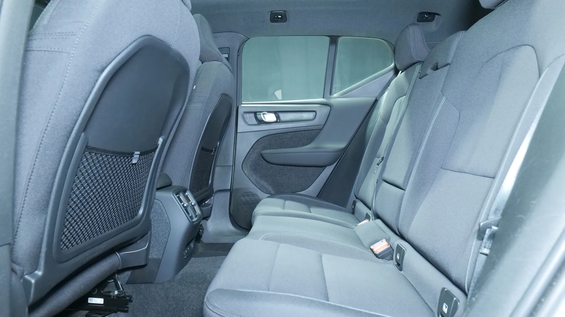 Autokuva 16 - MNA-323