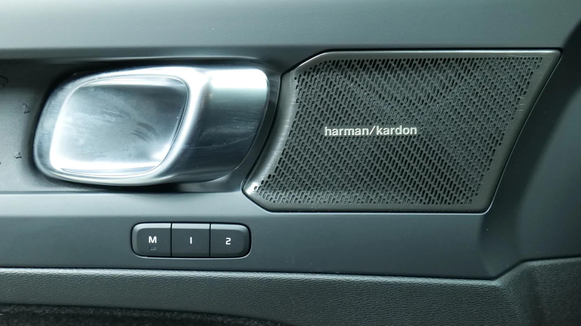 Autokuva 10 - MNA-323