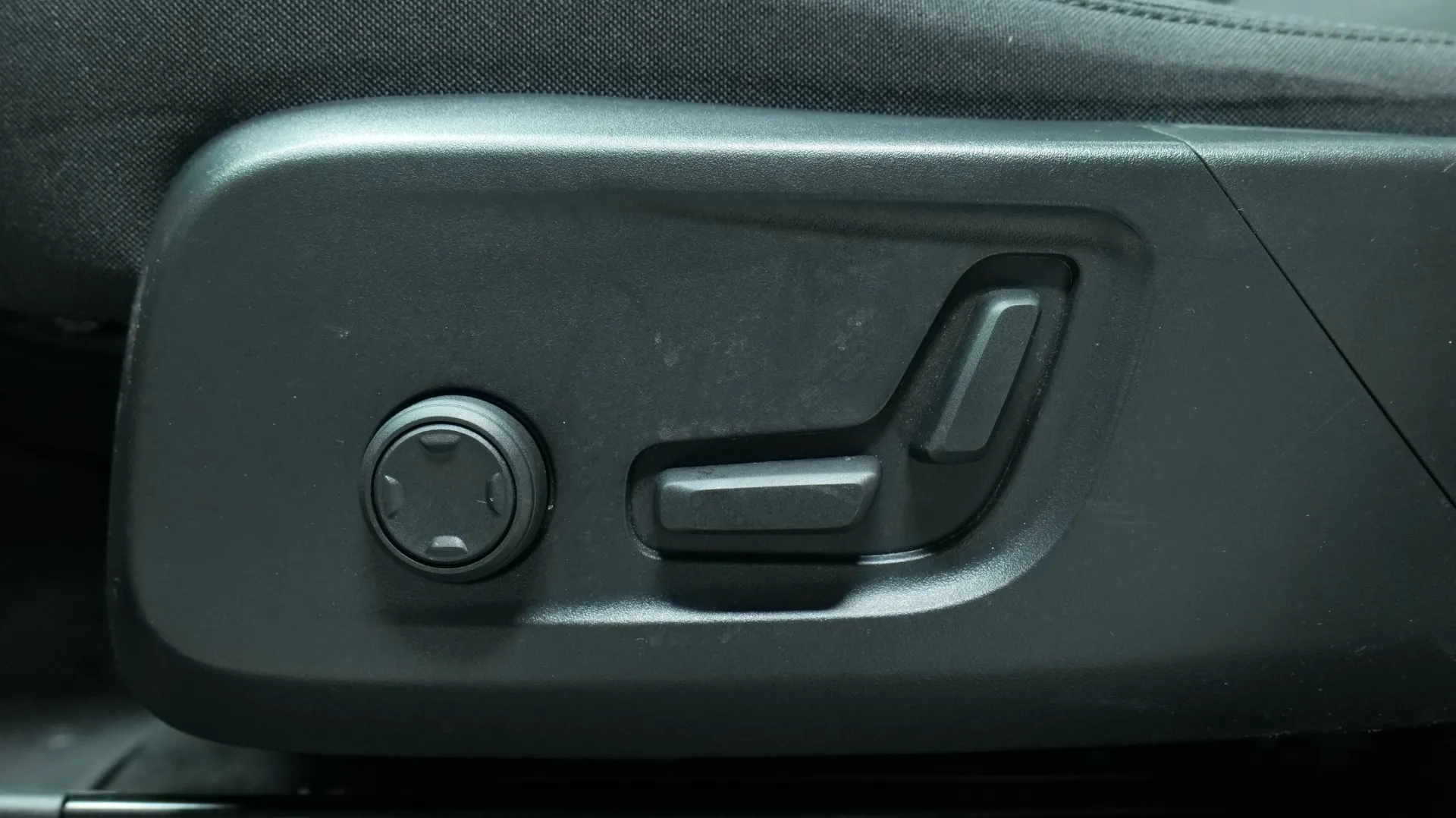 Autokuva 11 - MNA-323