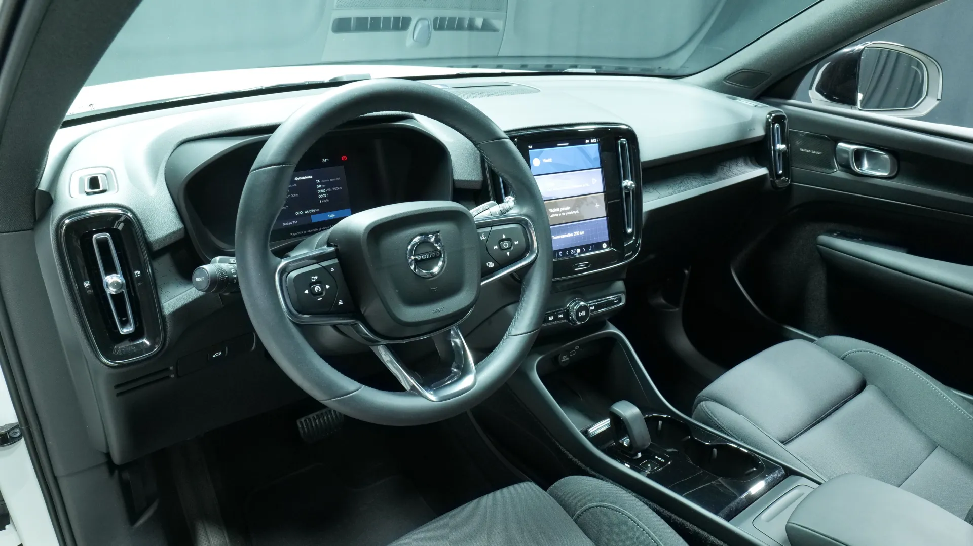 Autokuva 13 - MNA-323