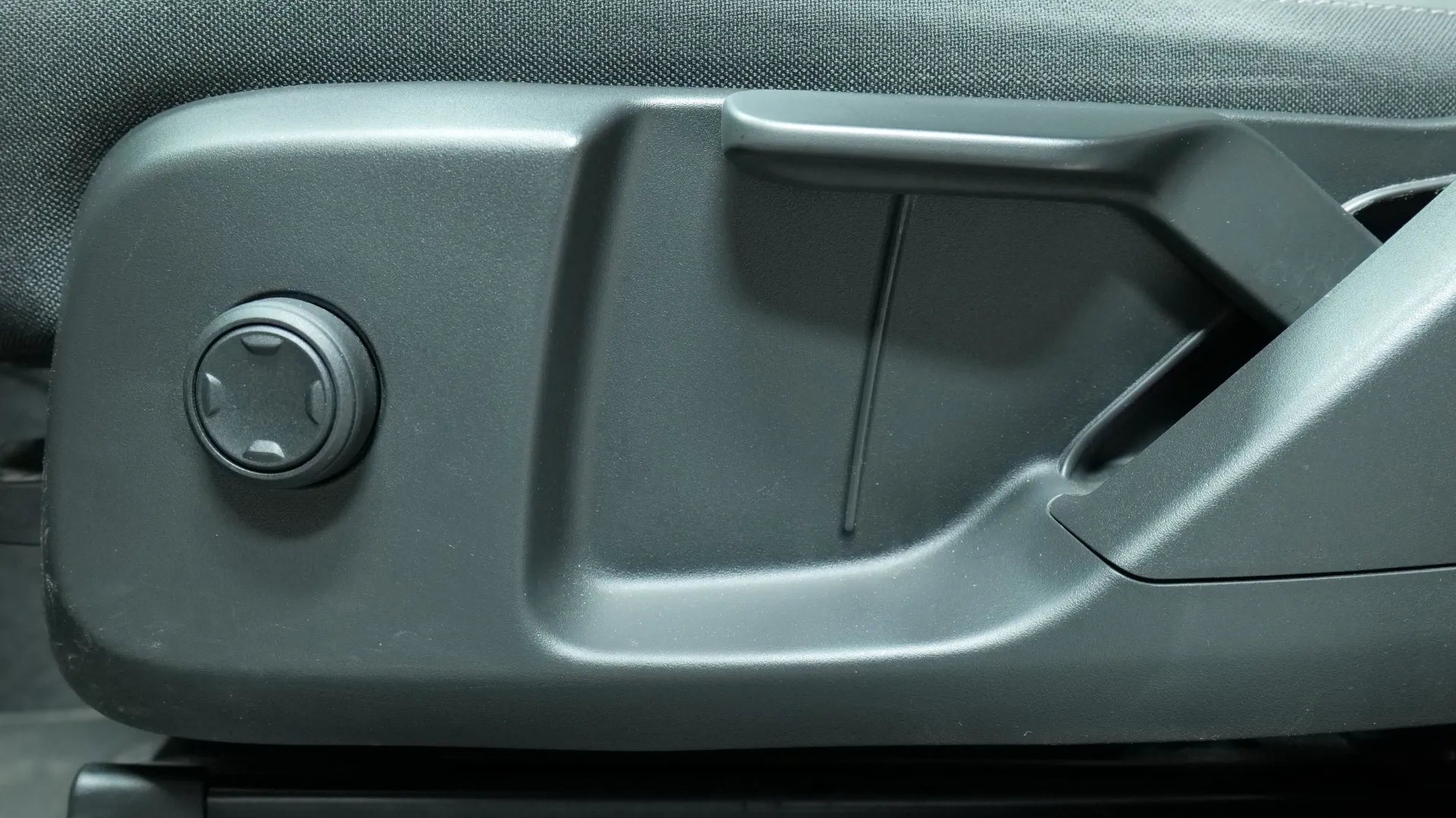 Autokuva 11 - MNU-152