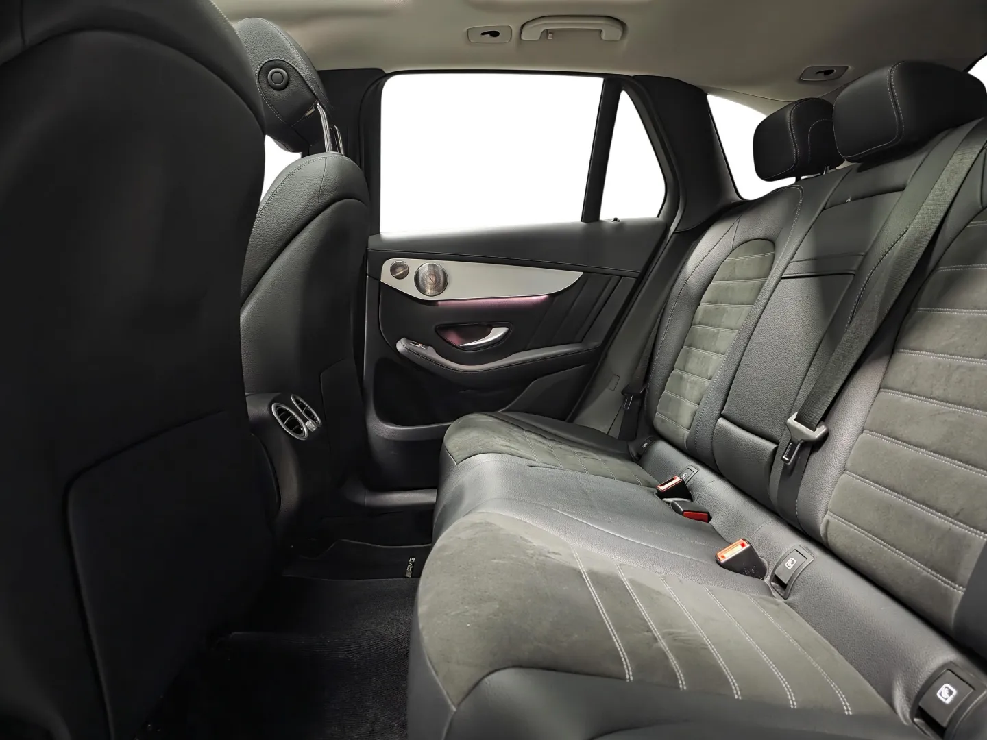 Autokuva 9 - MNU-466