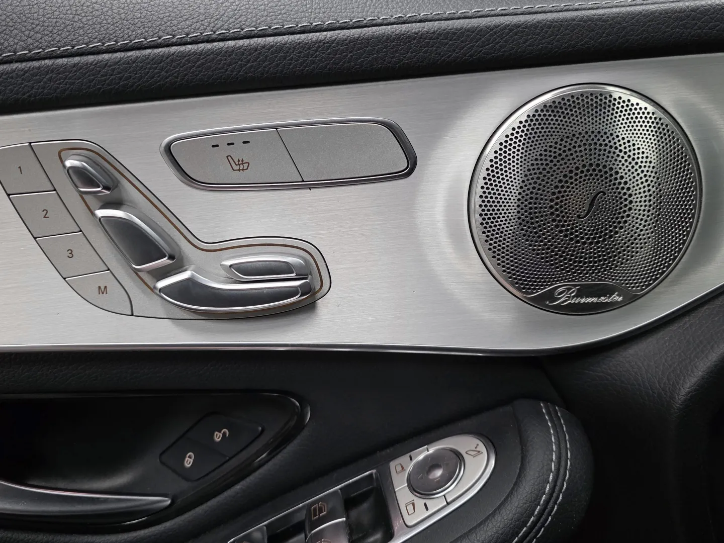 Autokuva 16 - MNU-466