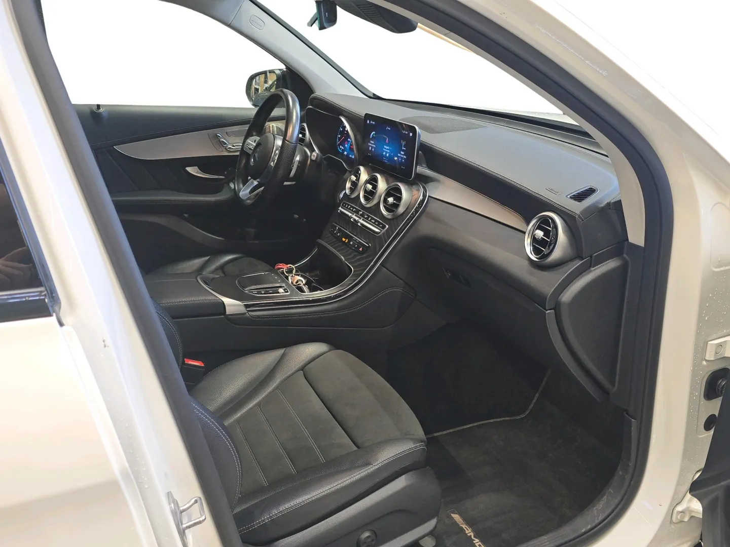 Autokuva 4 - MNU-466