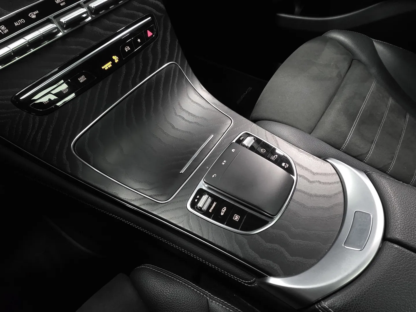 Autokuva 15 - MNU-466