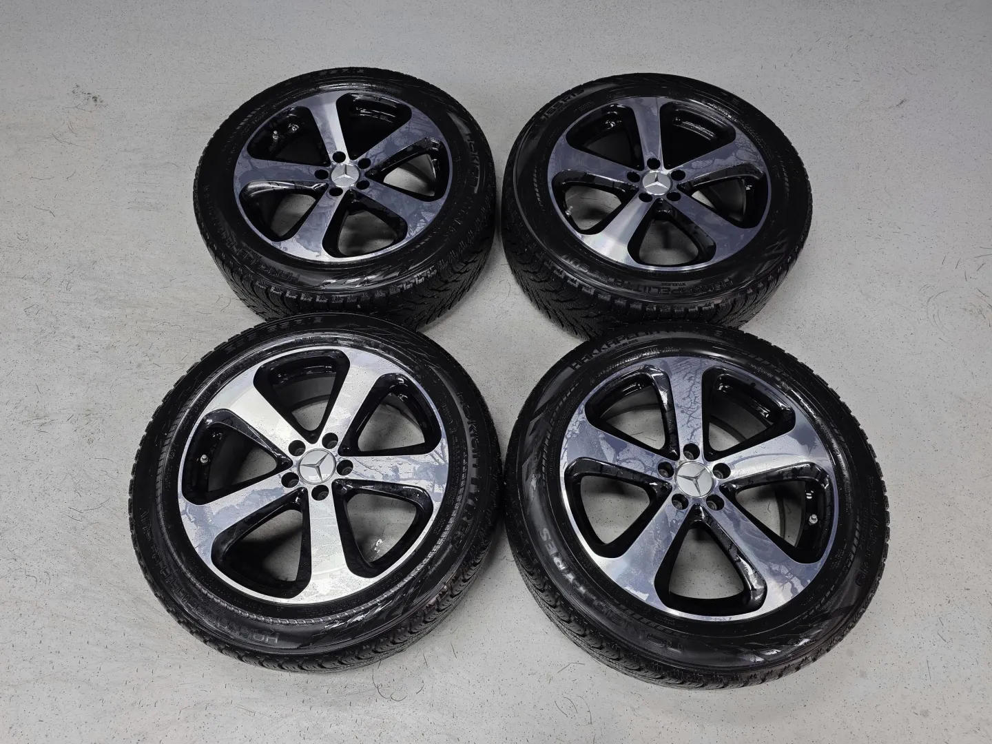 Autokuva 12 - MNU-466