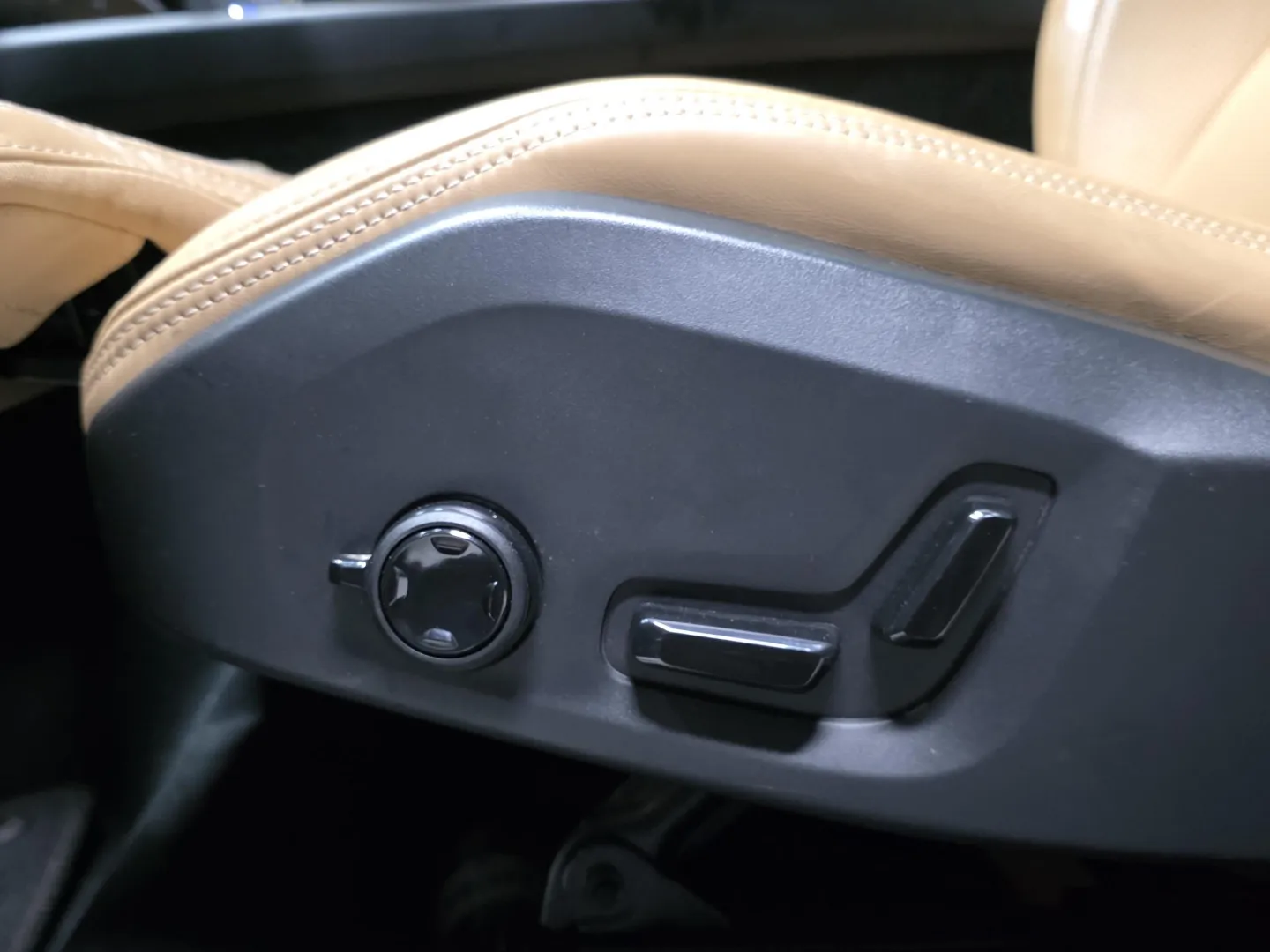 Autokuva 16 - MOC-663