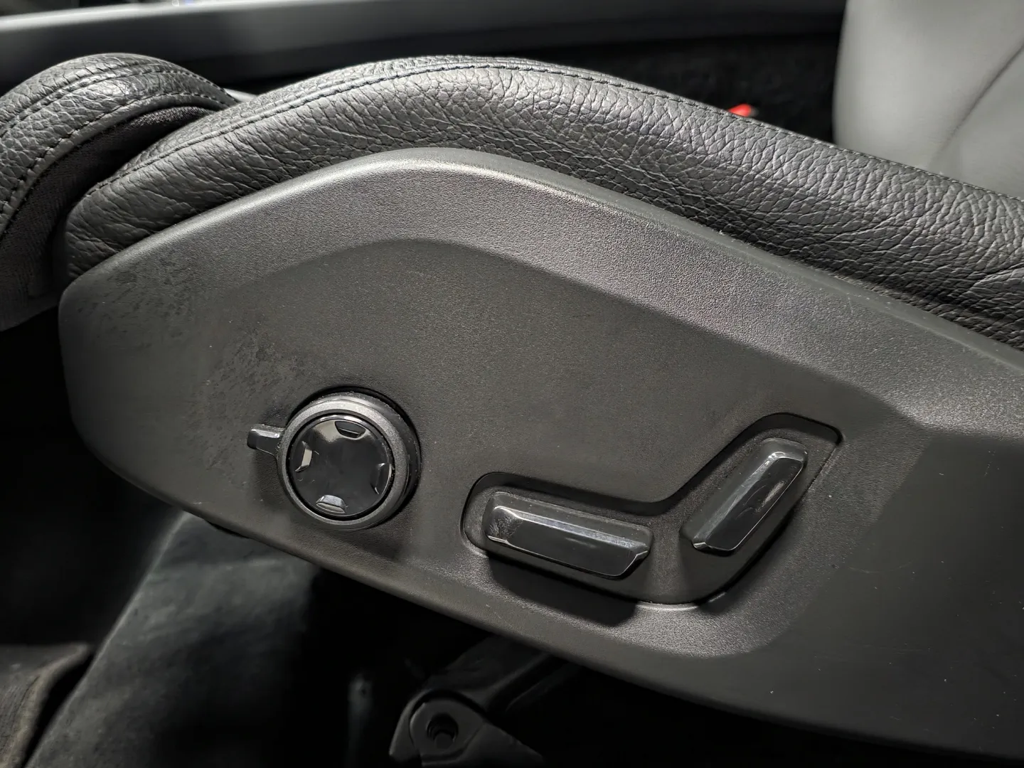 Autokuva 16 - MOH-404