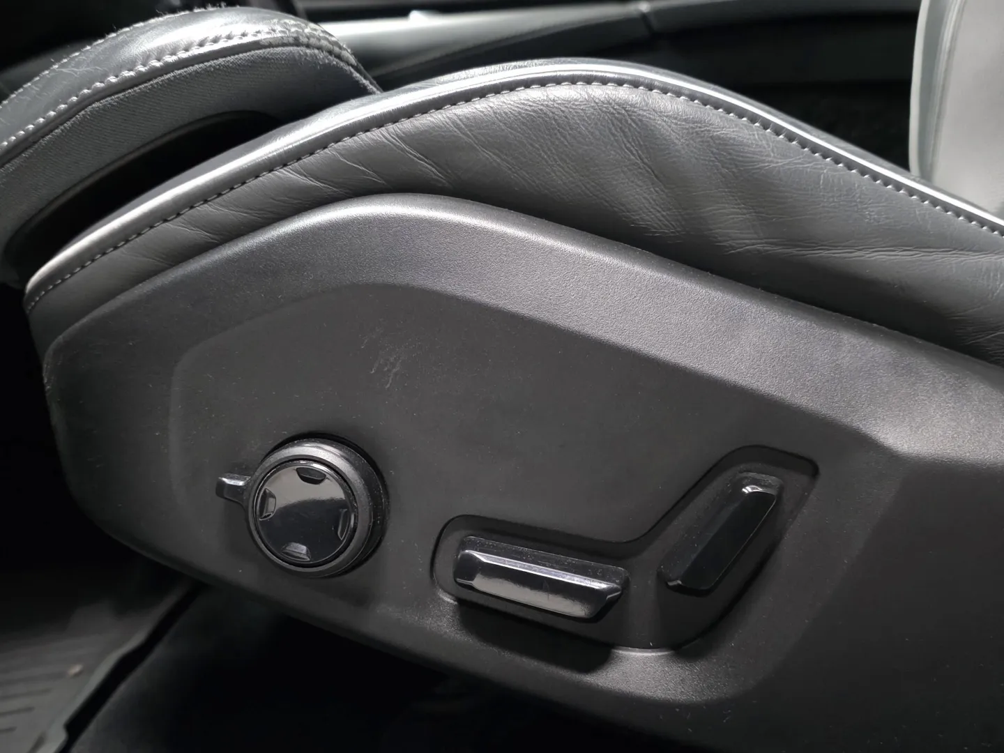 Autokuva 17 - MOJ-430