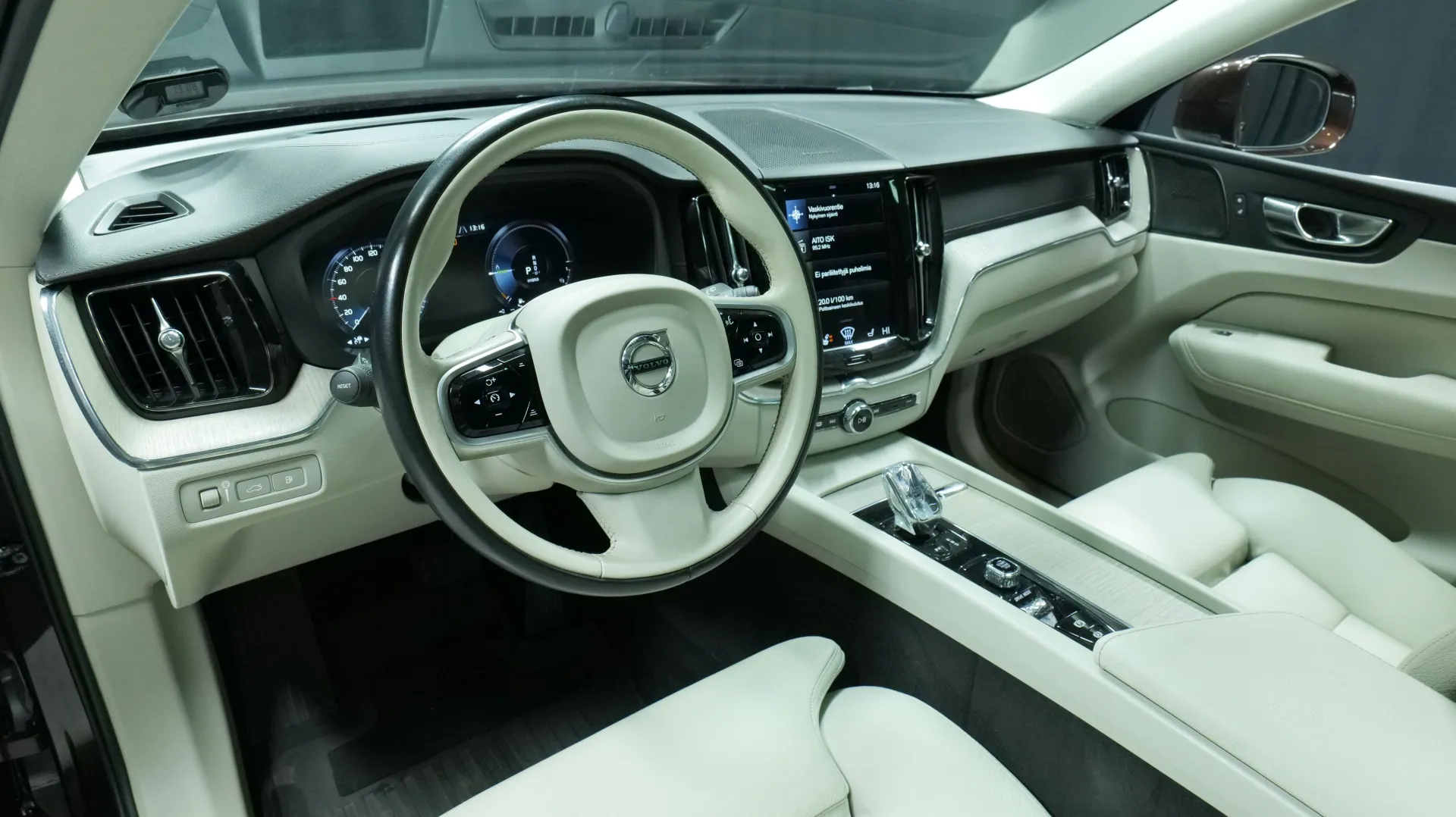 Autokuva 14 - MOJ-437