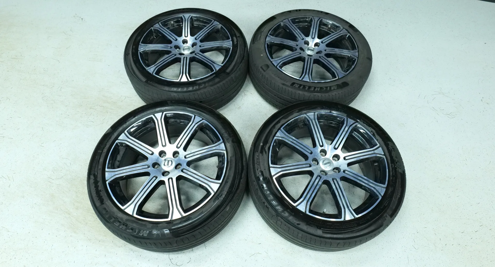 Autokuva 21 - MOJ-437