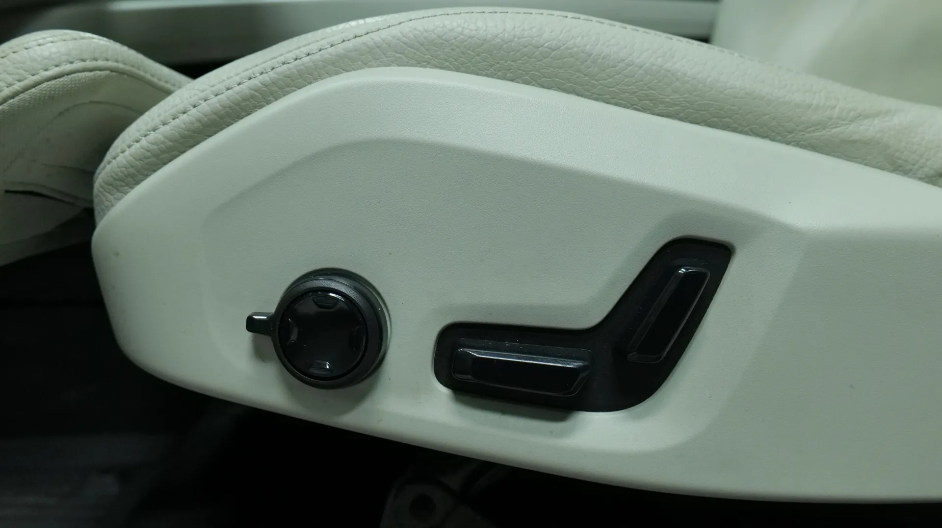 Autokuva 13 - MOJ-437