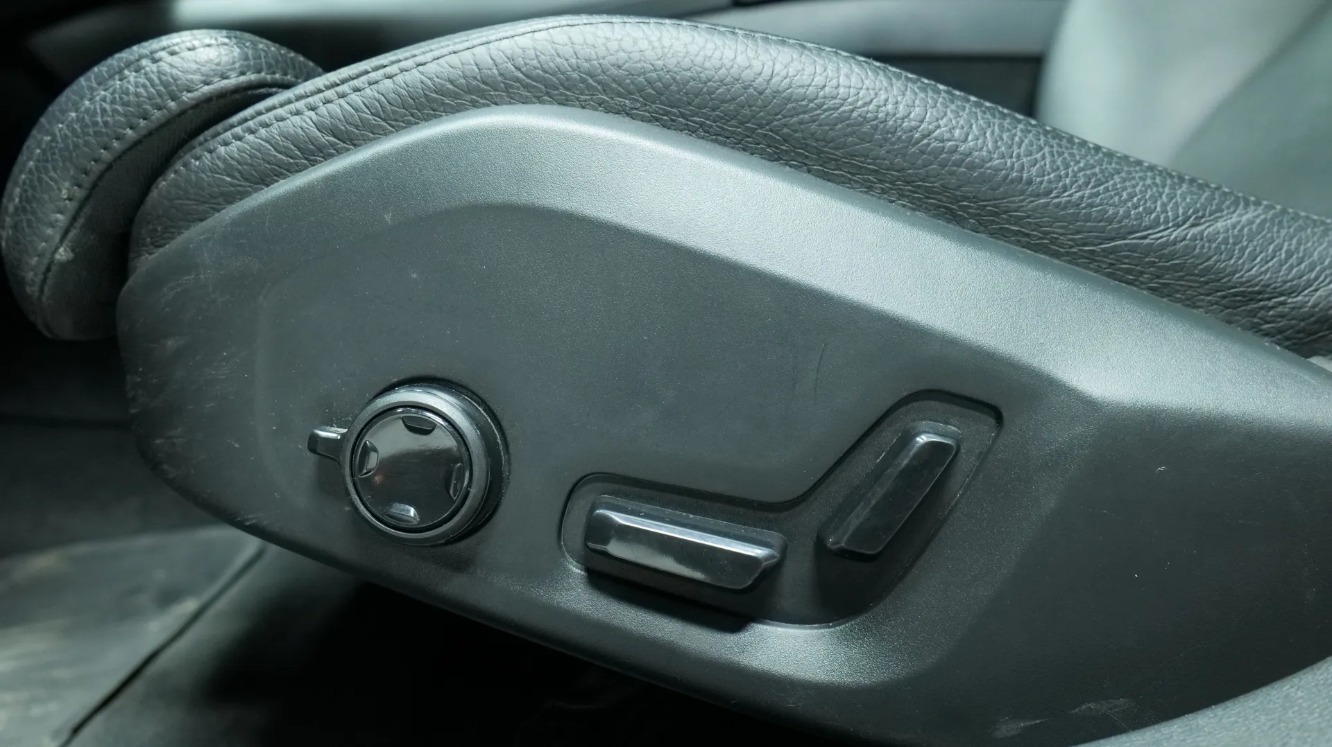 Autokuva 13 - MOJ-450