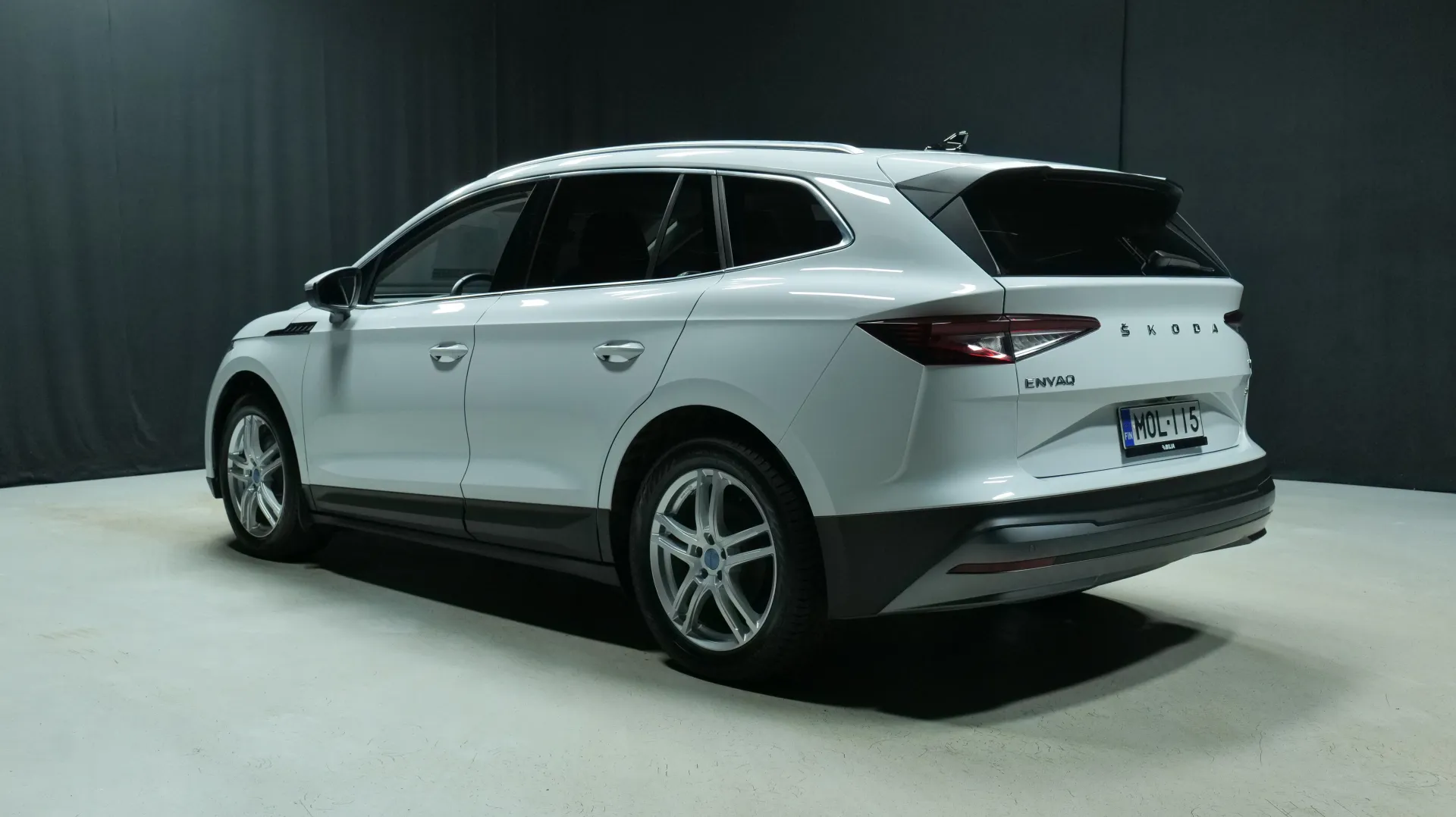 Autokuva 2 - MOL-115