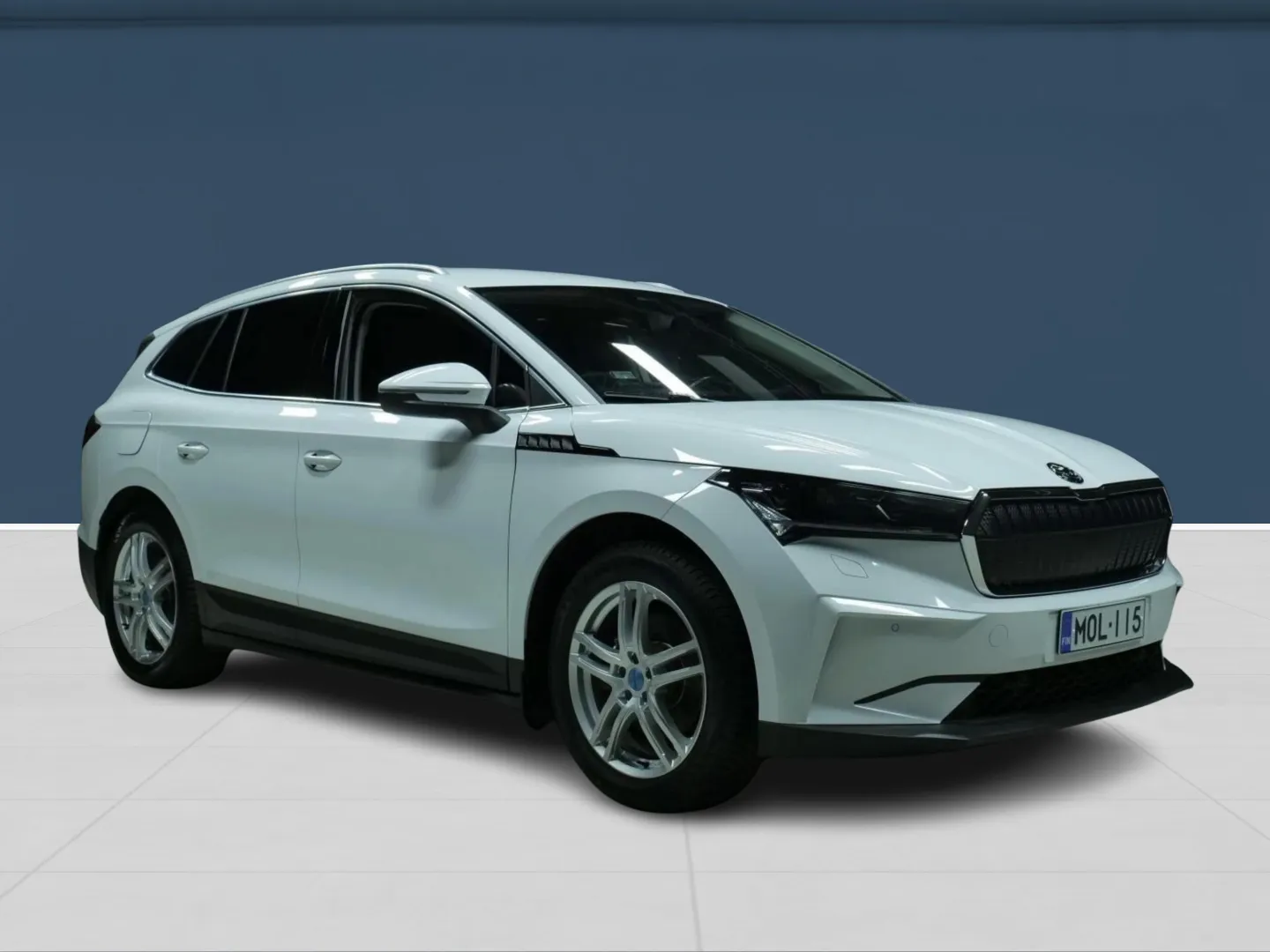 Autokuva 3 - MOL-115