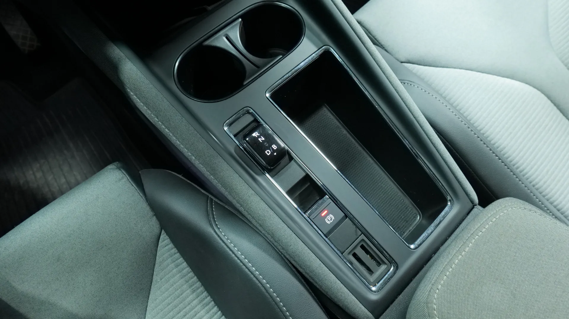 Autokuva 10 - MOL-115