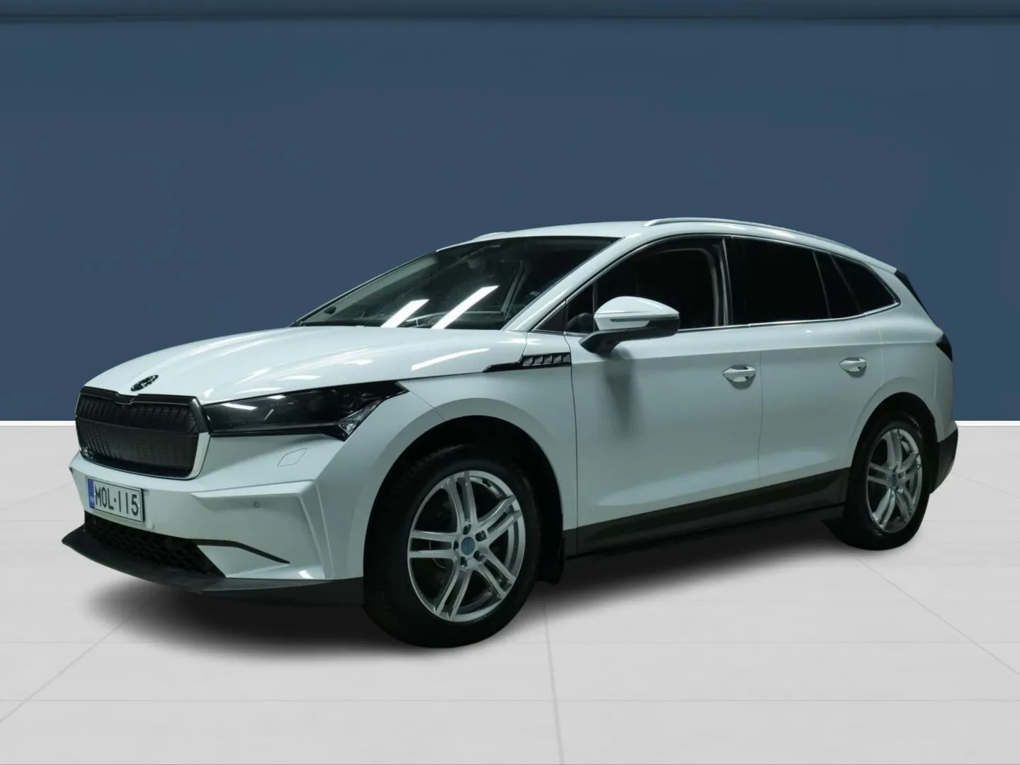 Autokuva 2 - MOL-115