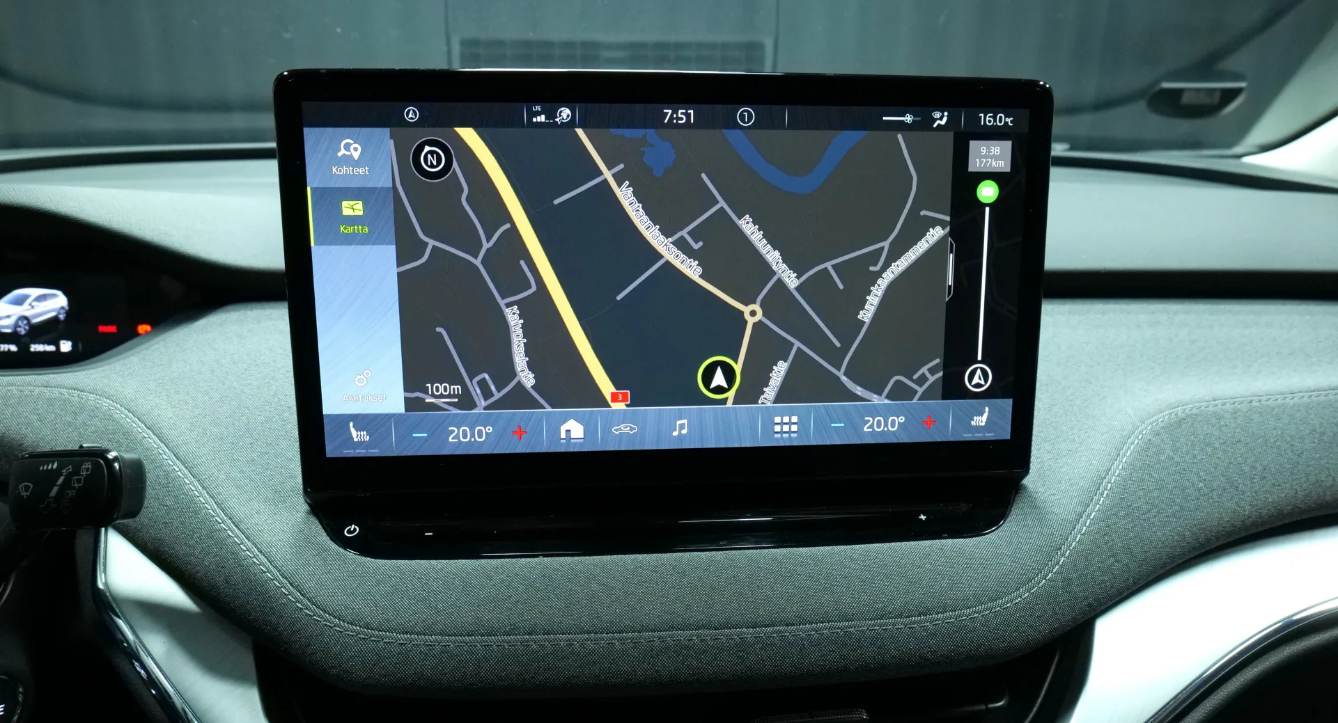 Autokuva 7 - MOL-115