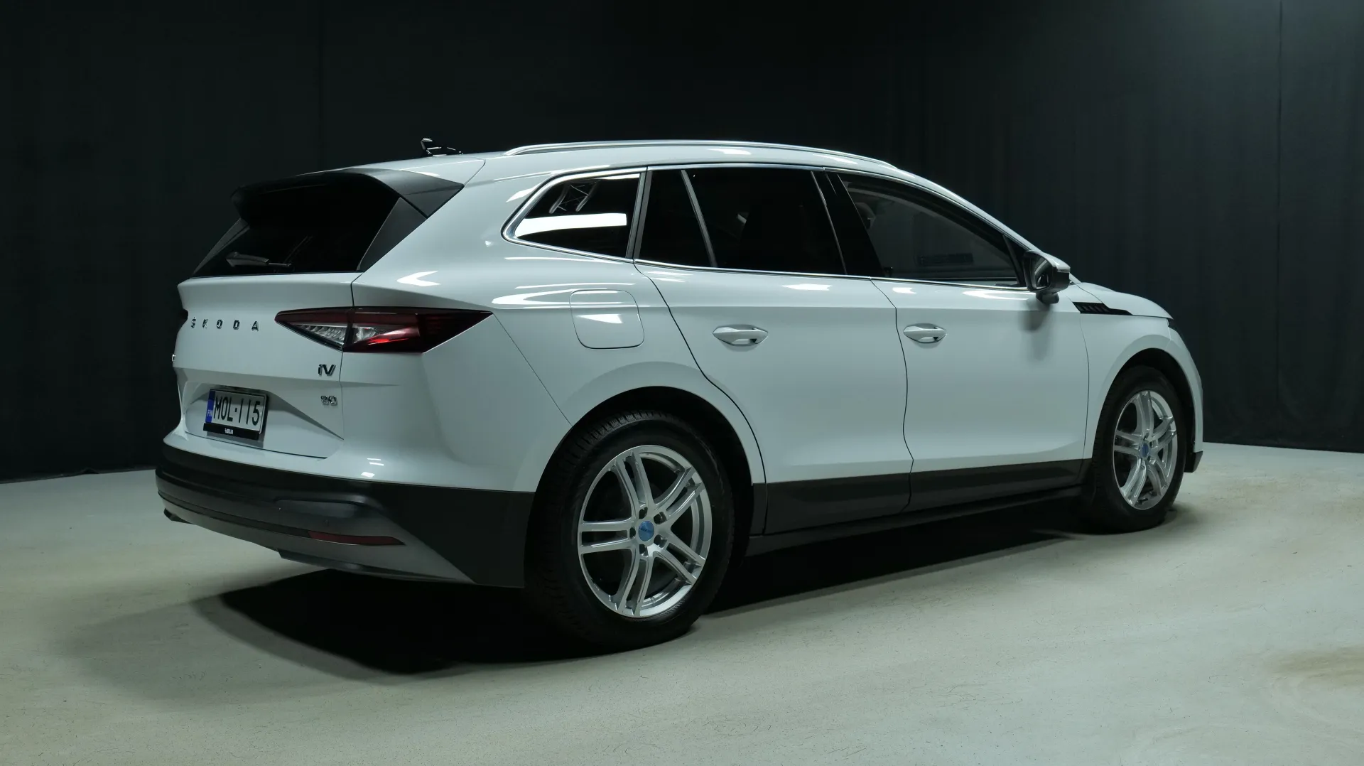 Autokuva 3 - MOL-115