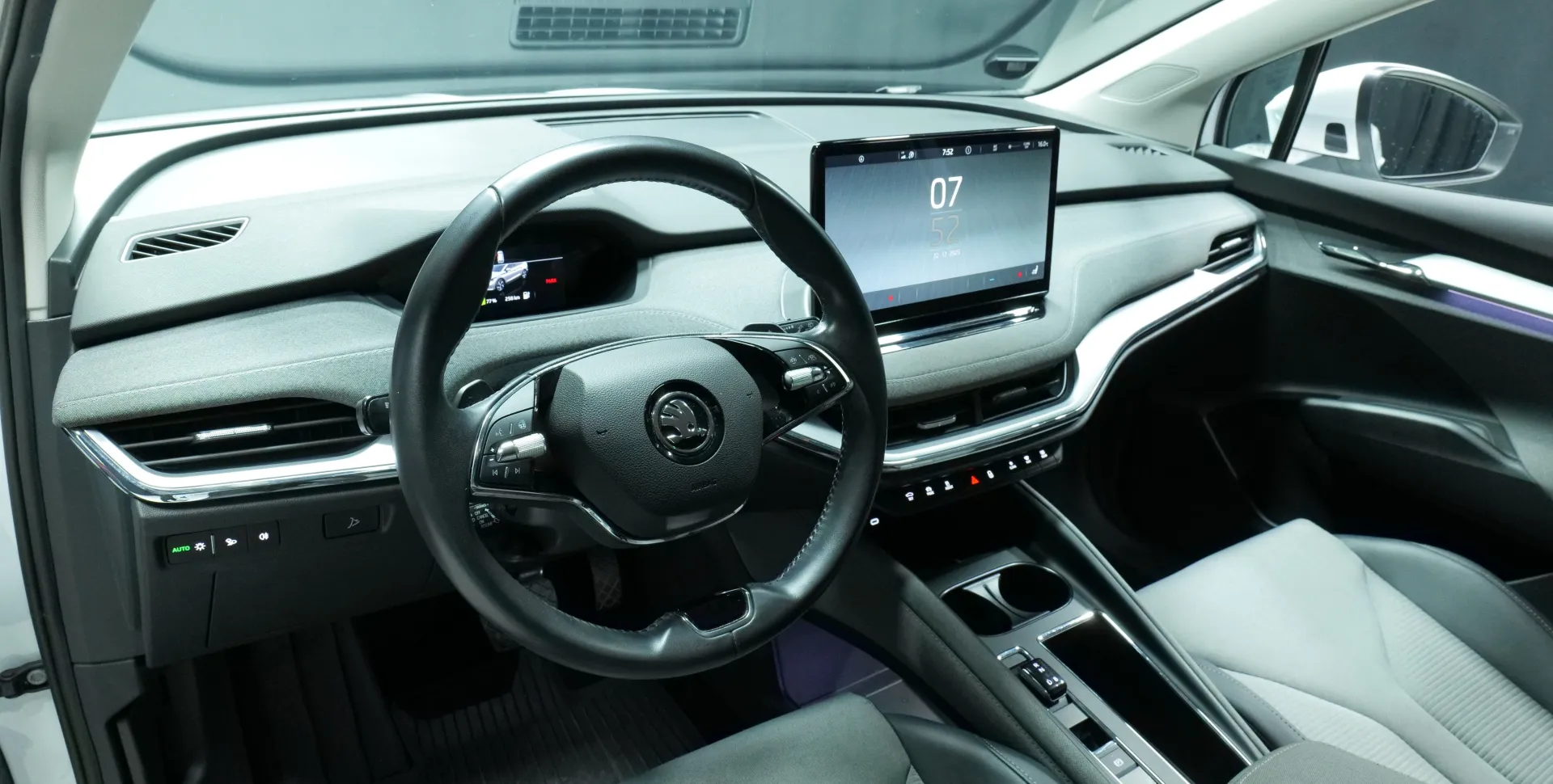 Autokuva 11 - MOL-115