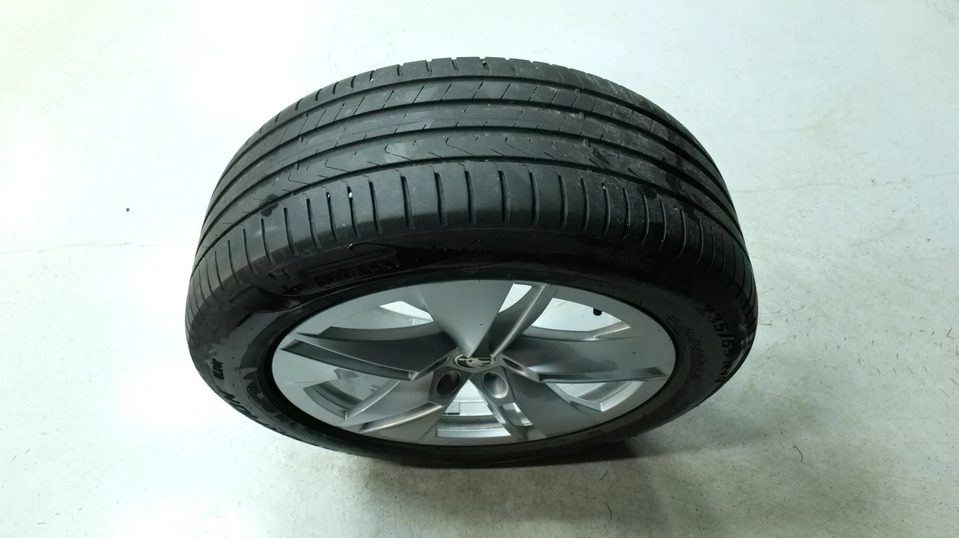 Autokuva 19 - MOL-115