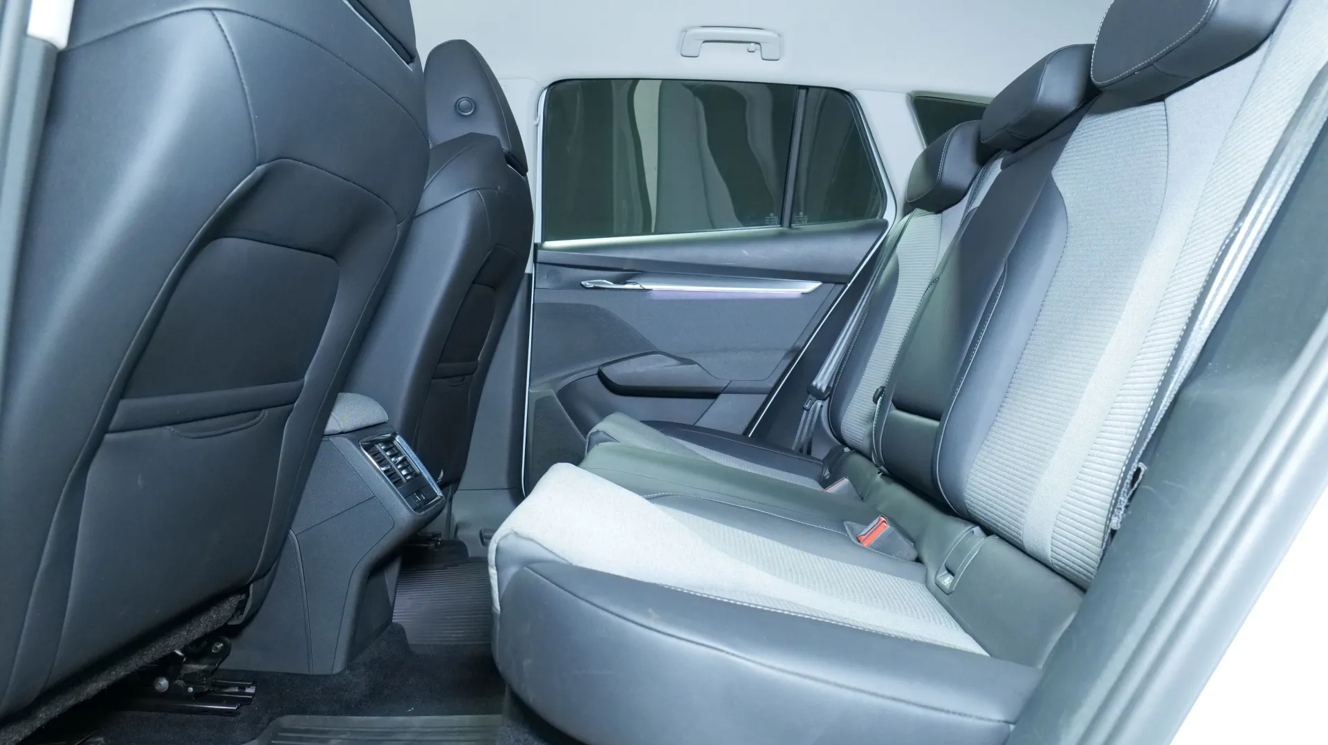 Autokuva 15 - MOL-115