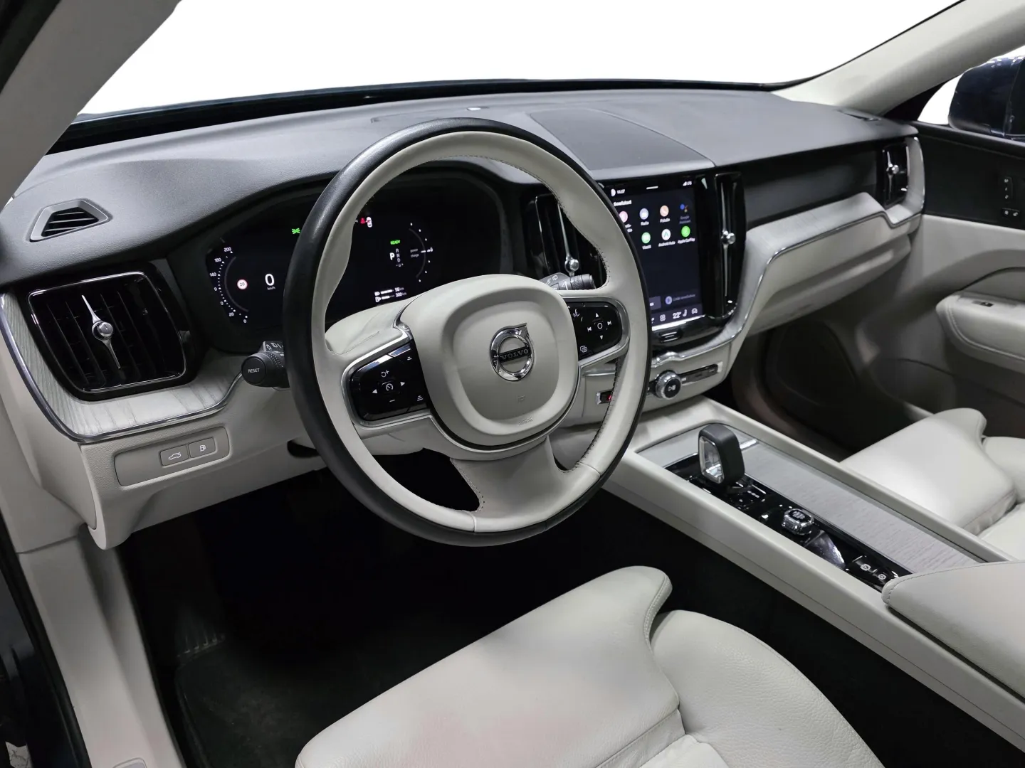 Autokuva 8 - MON-286