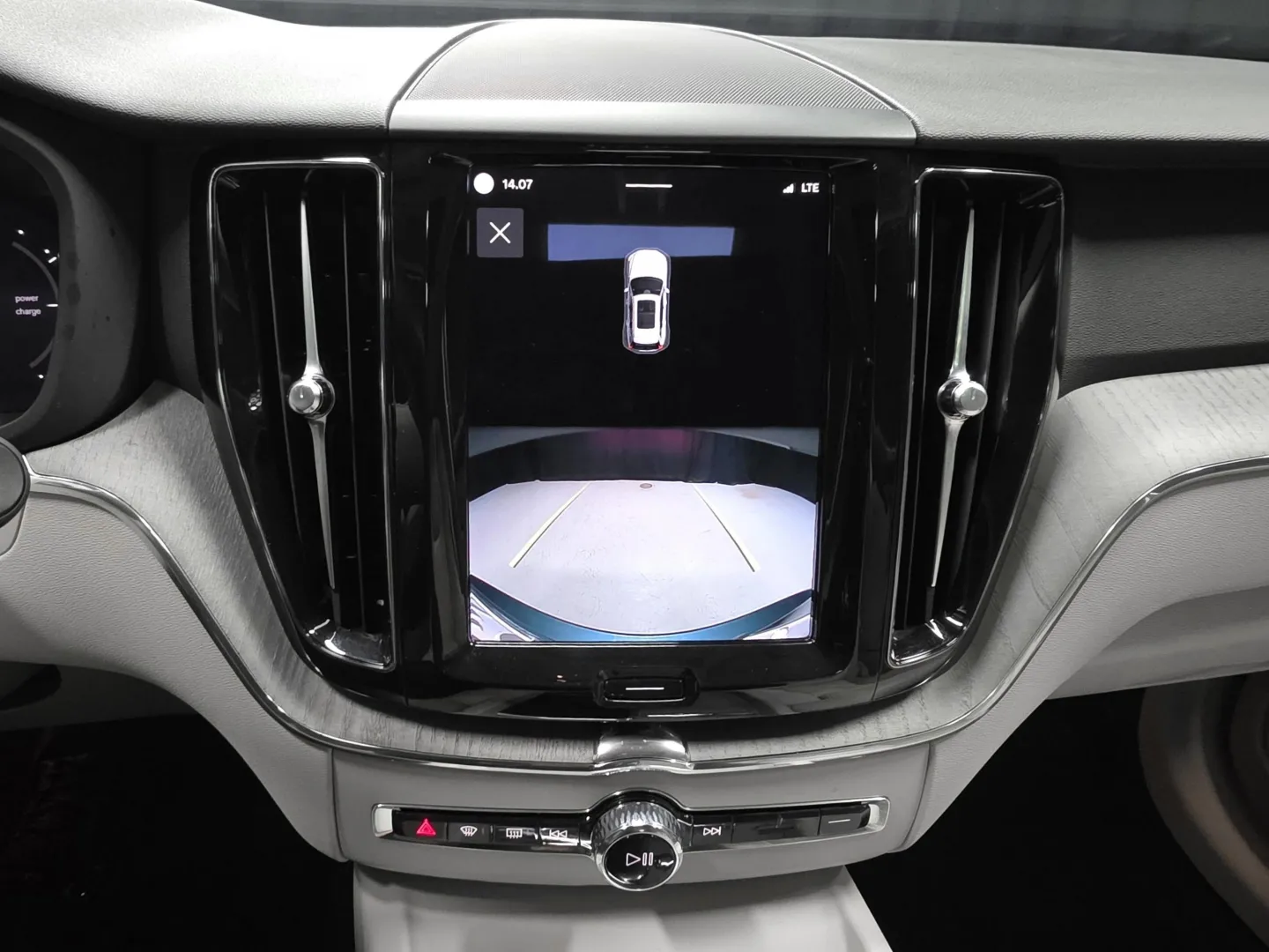 Autokuva 13 - MON-286