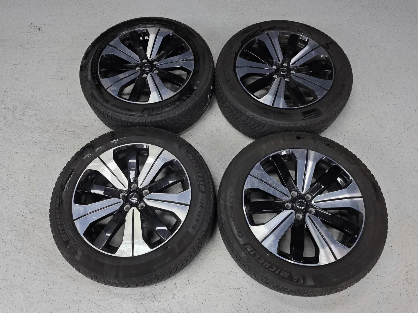 Autokuva 12 - MON-286