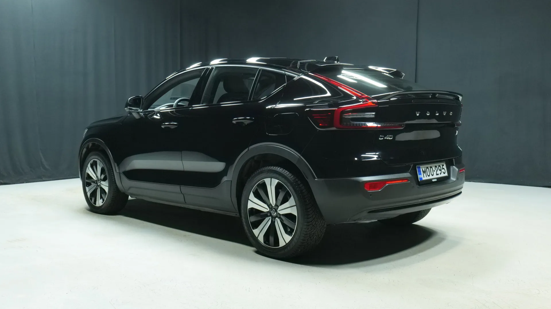 Autokuva 2 - MOO-295