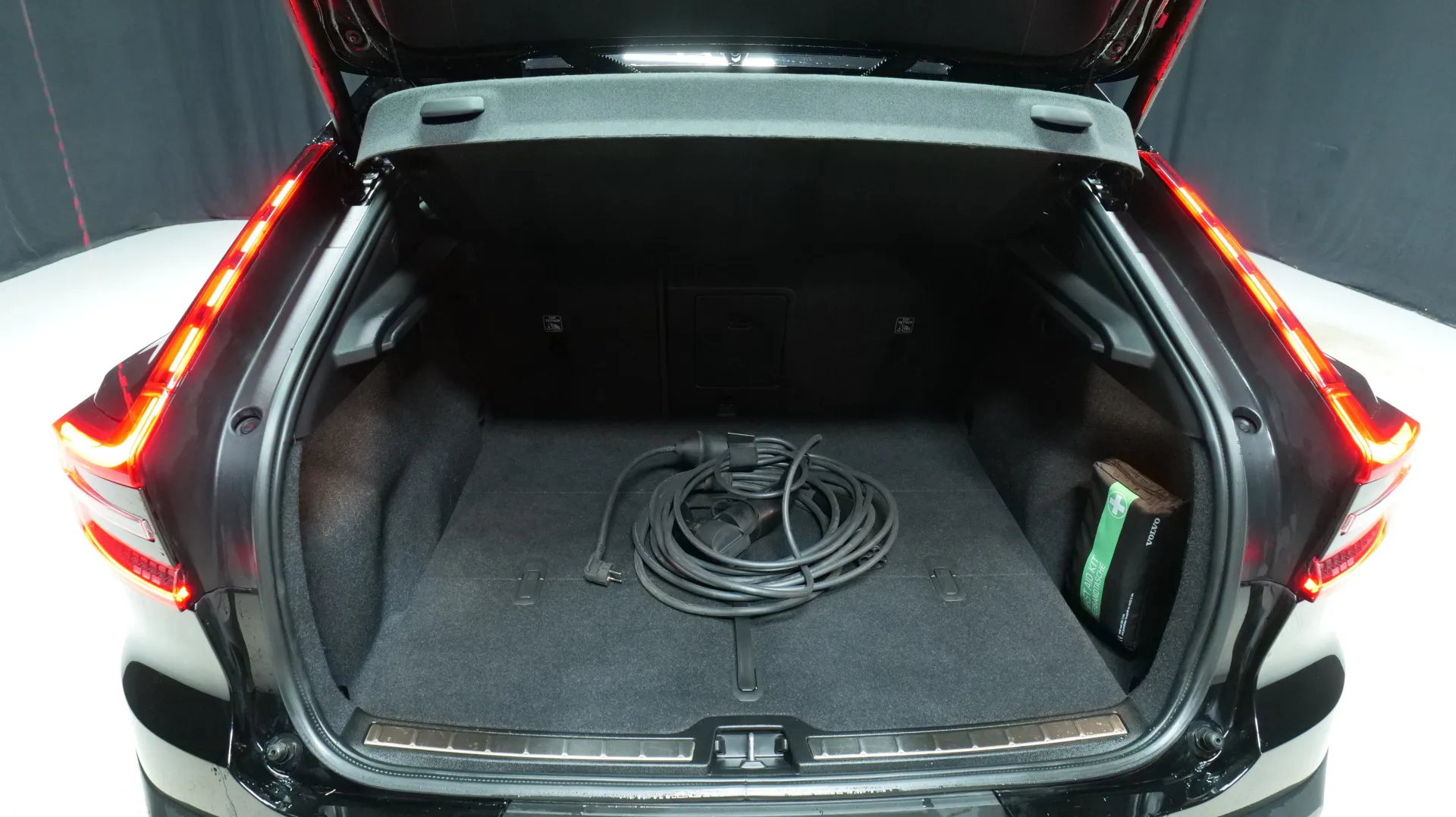 Autokuva 16 - MOO-295