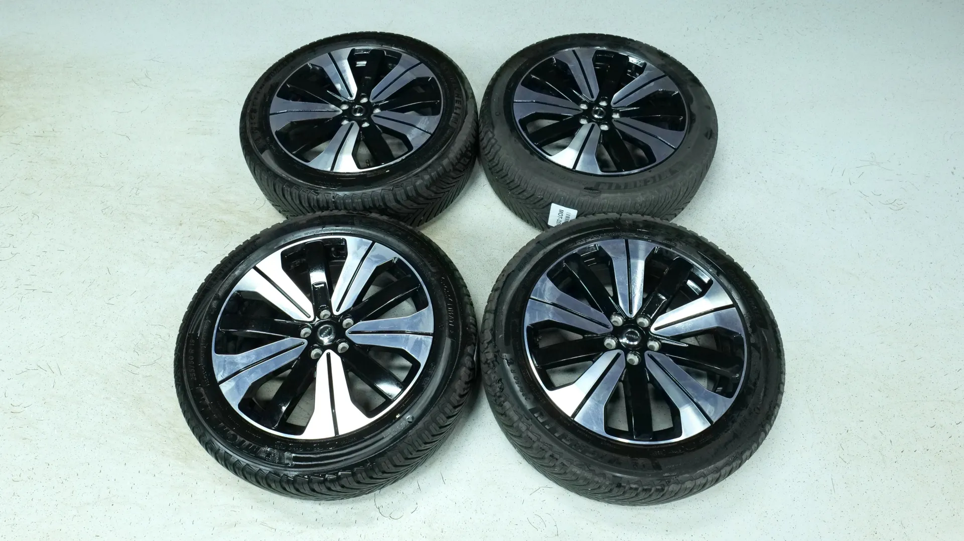 Autokuva 19 - MOT-357