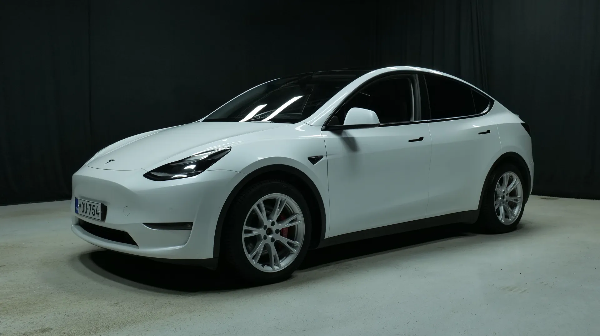 Tesla Model Y MOU-754
