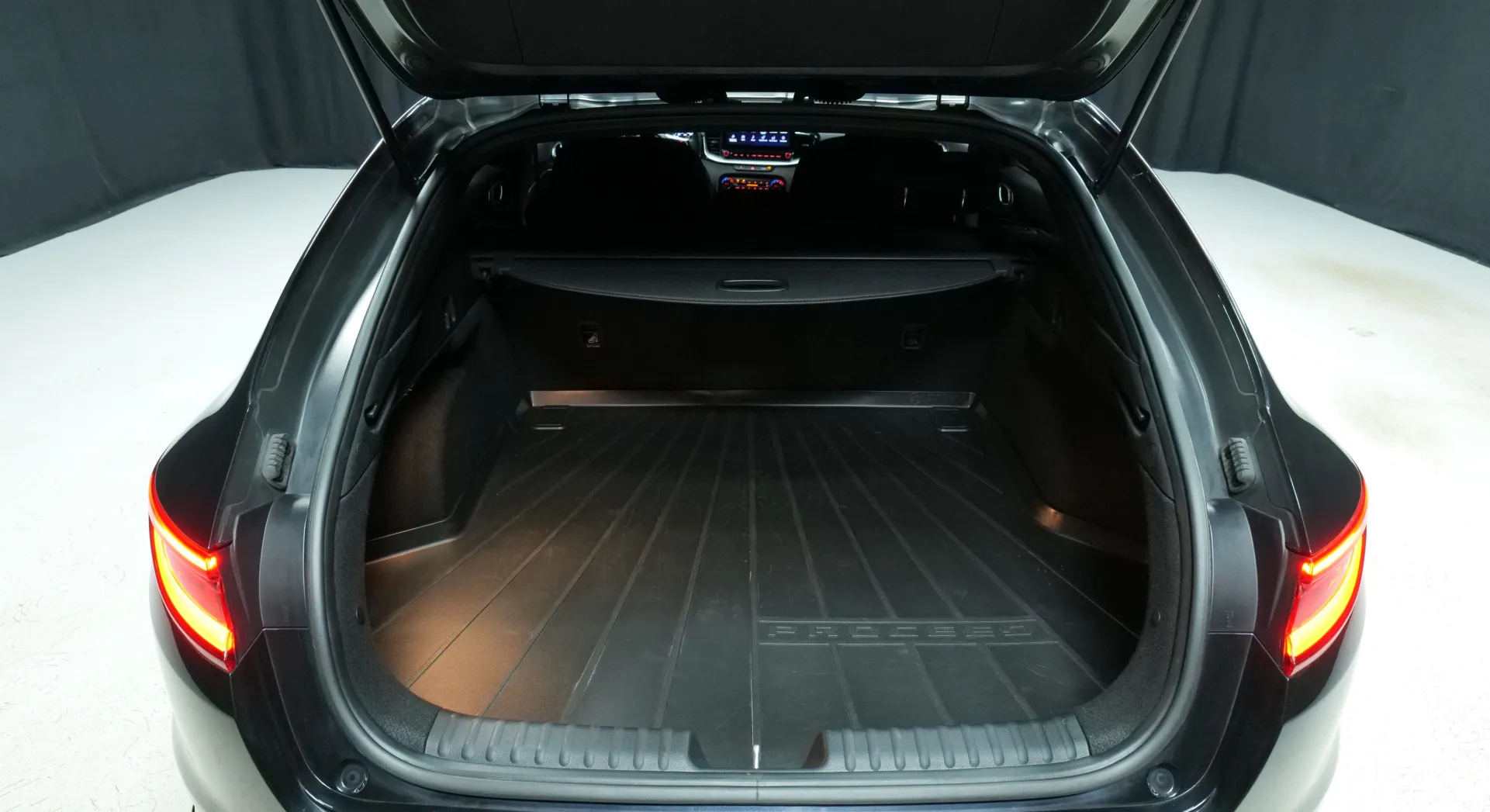 Autokuva 16 - MOX-901