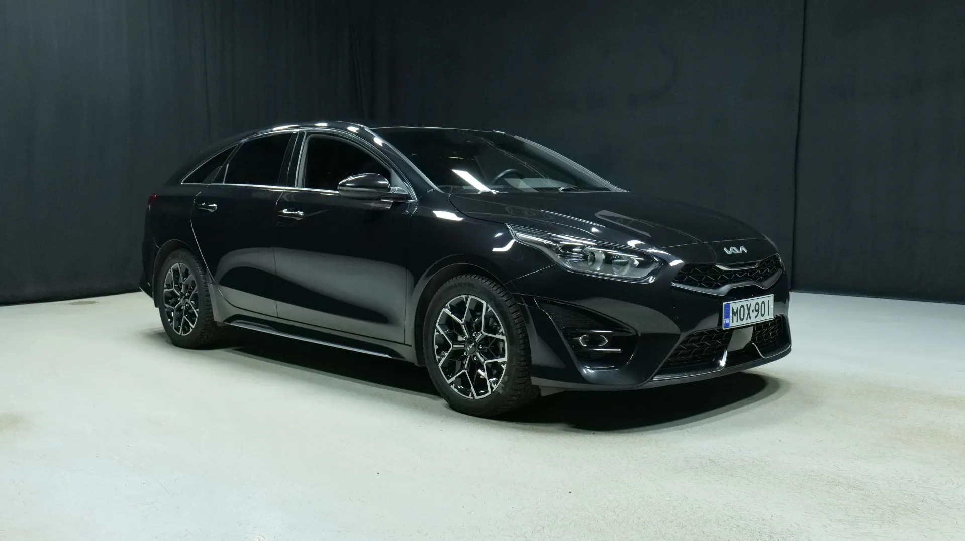 Autokuva 5 - MOX-901