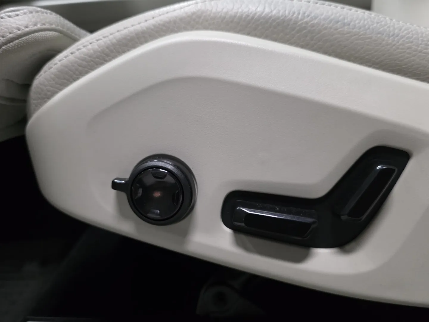 Autokuva 14 - MPH-189