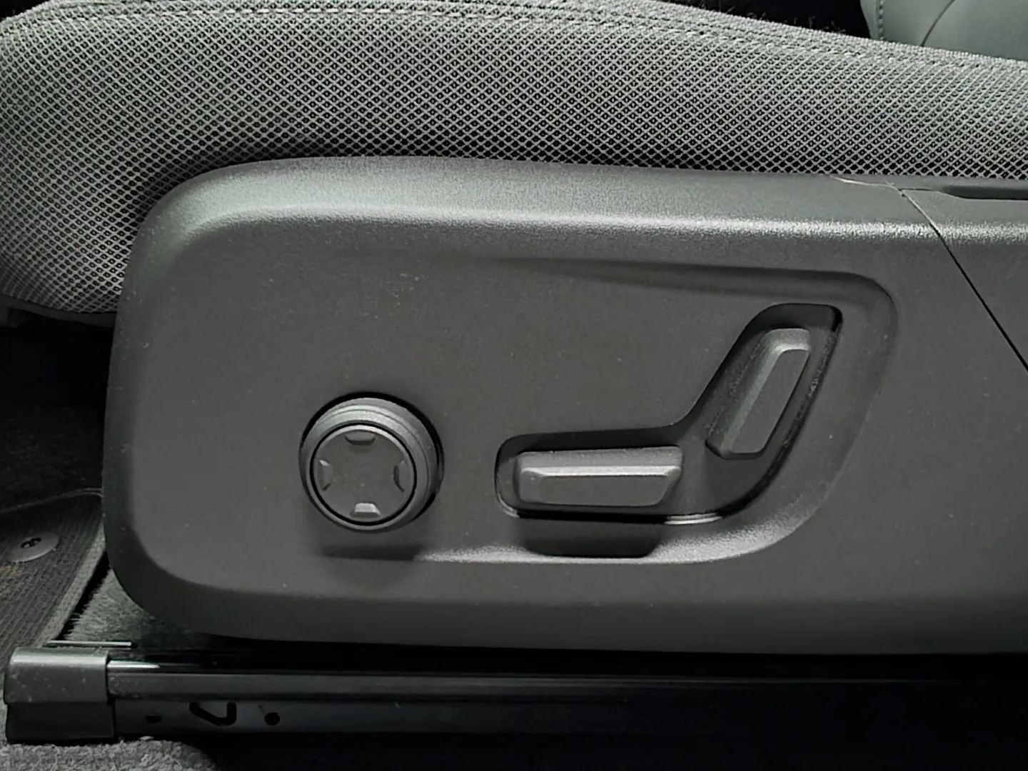 Autokuva 15 - MPN-784