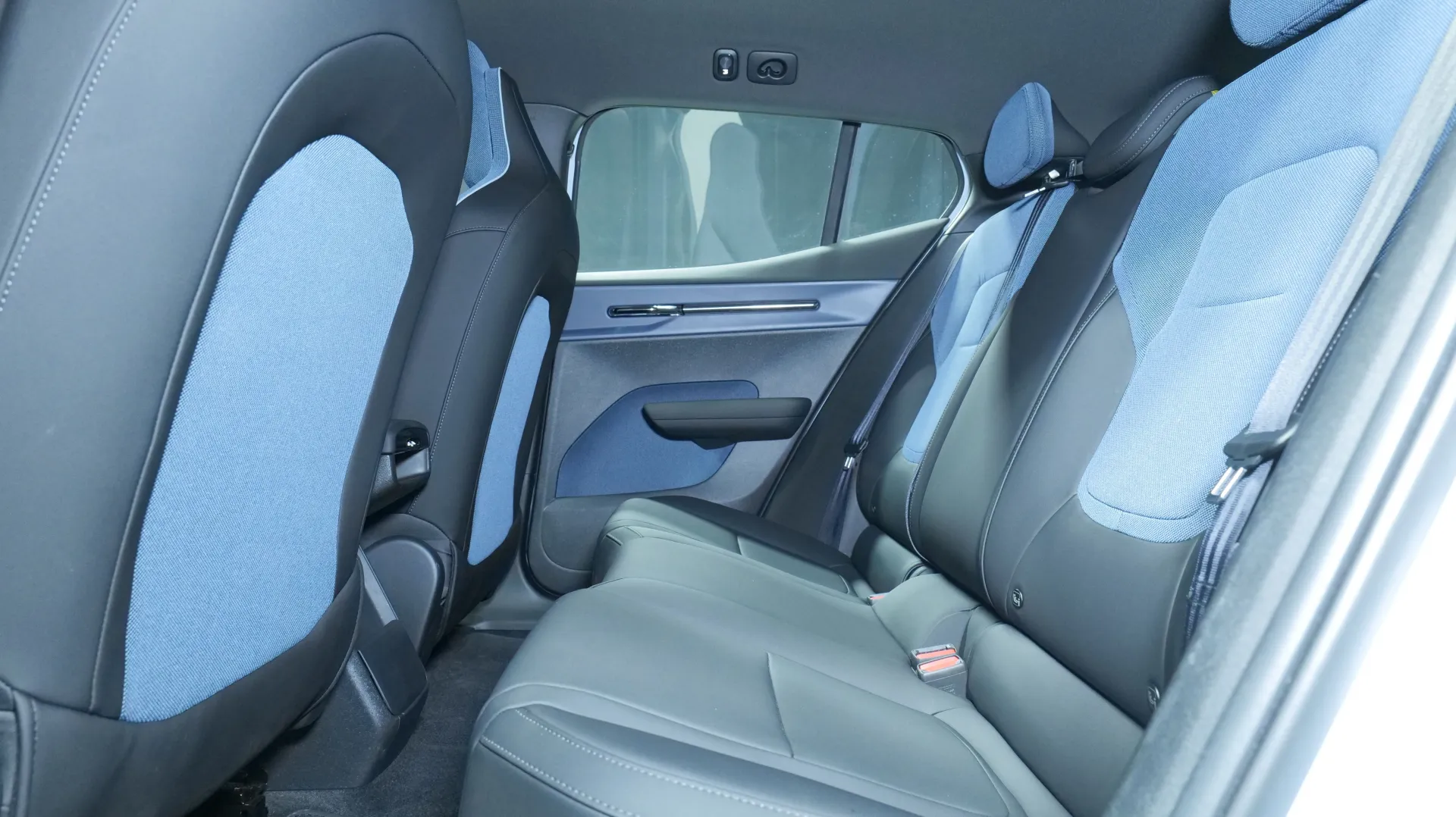 Autokuva 13 - MPT-958