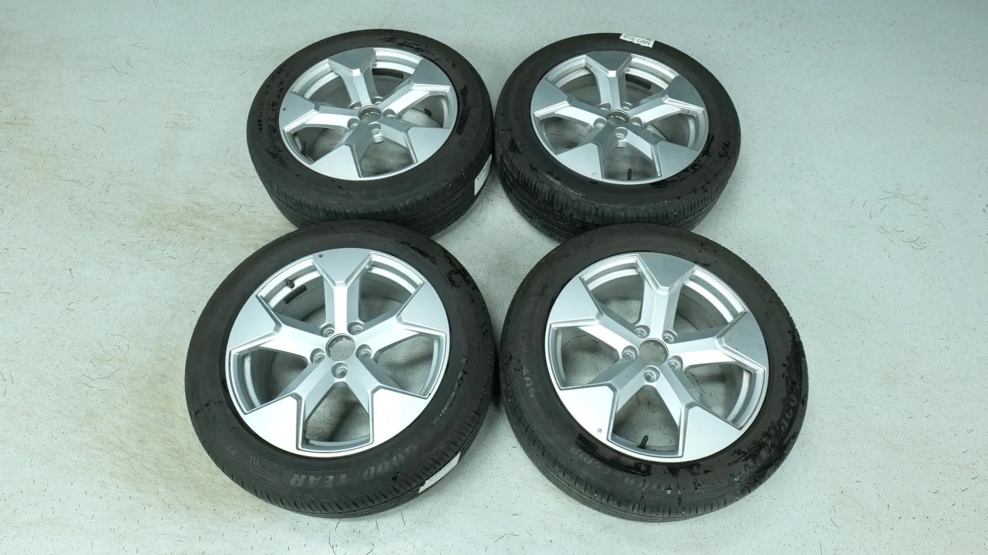 Autokuva 16 - MPT-959