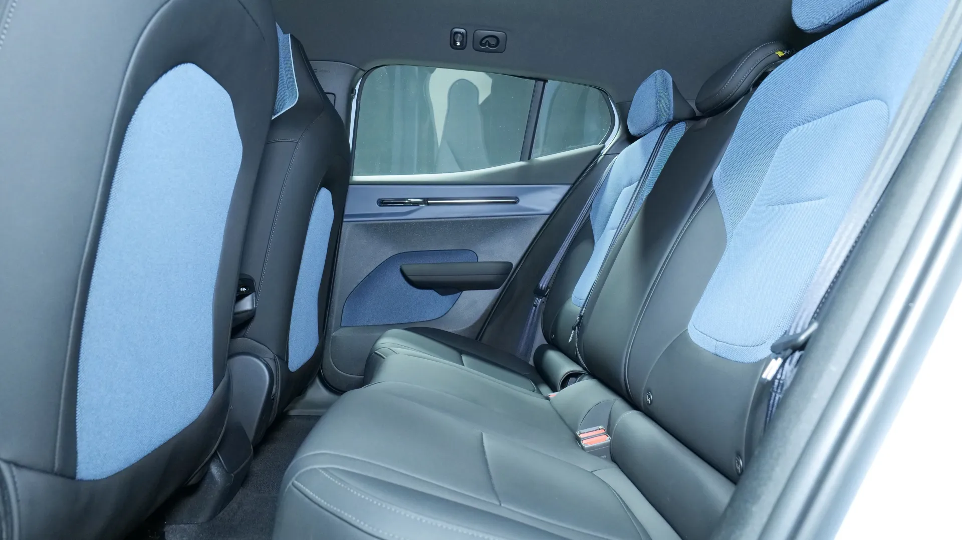 Autokuva 13 - MPT-964